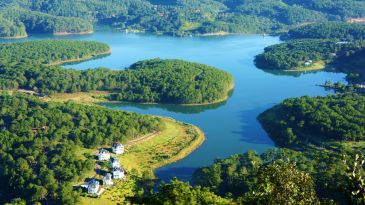 Tuyen Lam Lake