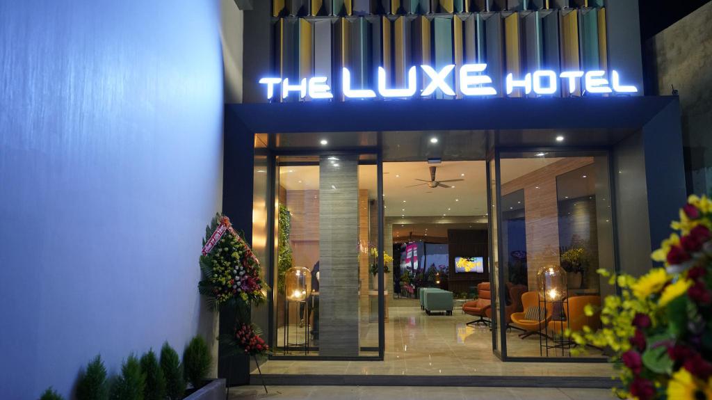 Khách sạn The Luxe Hotel